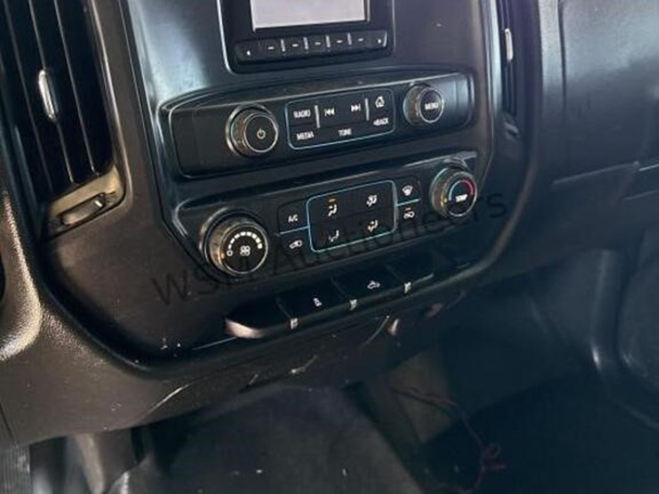 2015-chevrolet-silverado-3500hd-image-26