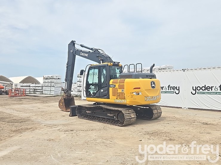 2022-deere-130g-image-3