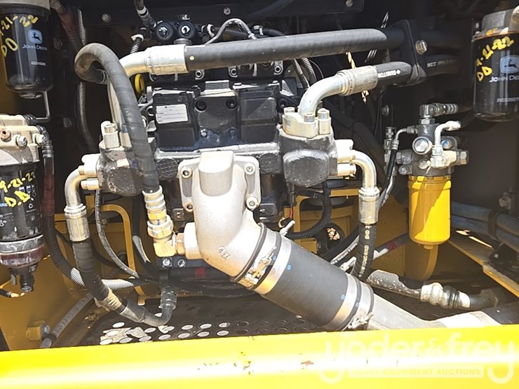 2017-deere-210g-lc-image-49