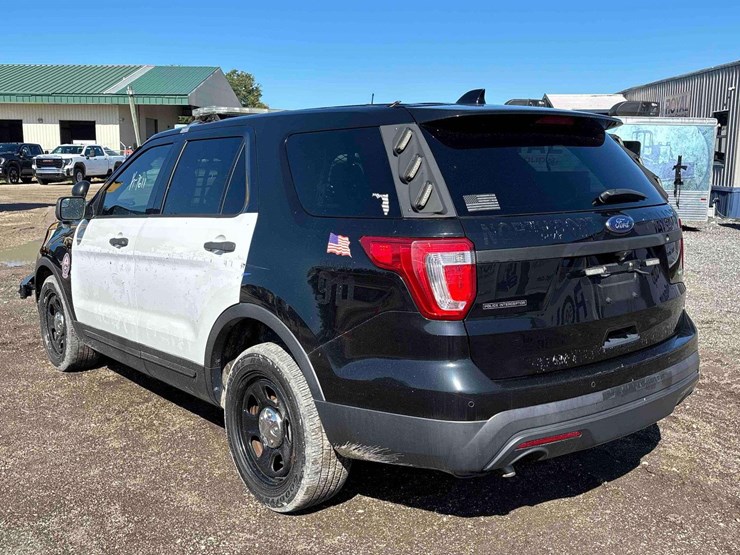 2017-ford-explorer-image-4