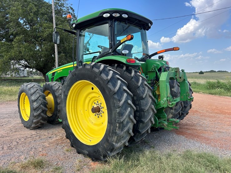 2010-john-deere-8320r-image-3