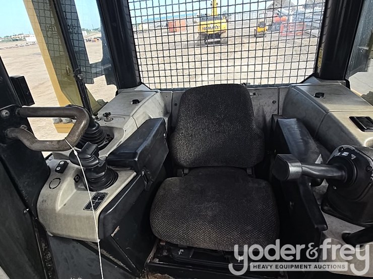 2008-caterpillar-d6n-lgp-image-69