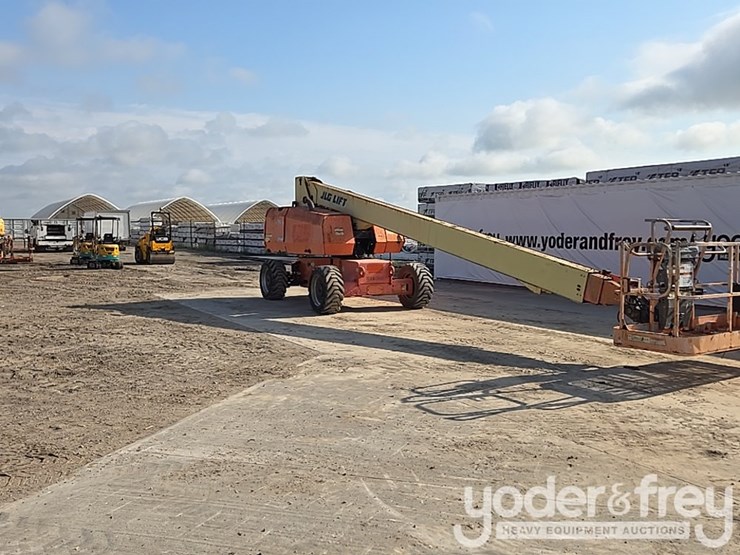 2017-jlg-800s-image-10