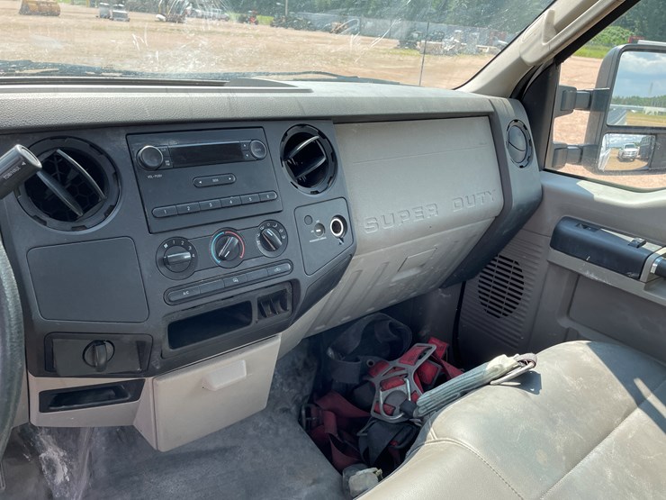 2010-ford-f250-xl-image-11