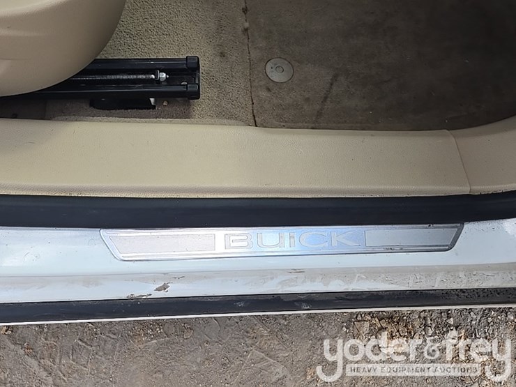 2010-buick-lacrosse-cxs-image-41