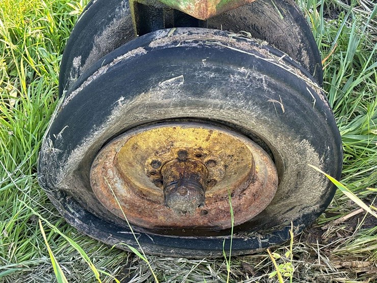 john-deere-70-image-13