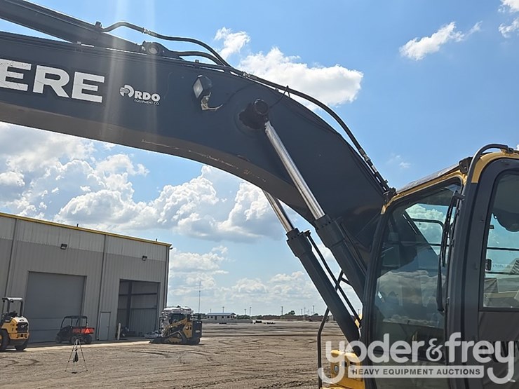 2017-deere-210g-lc-image-33