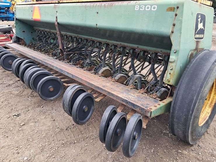 john-deere-8300-image-4