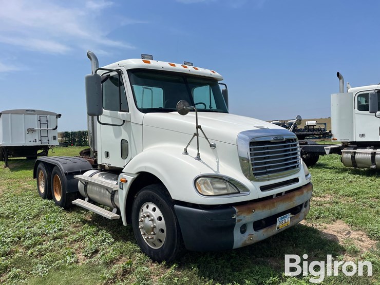 2004-freightliner-t/a-truck-tractor-image-3