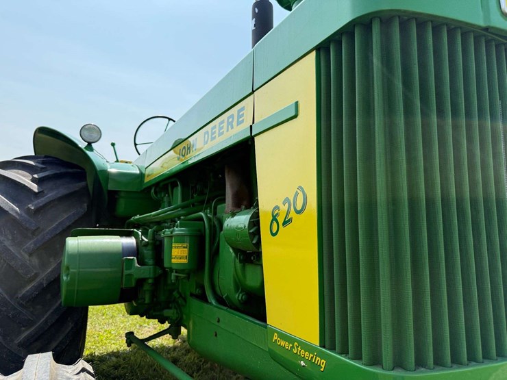 john-deere-820-image-17