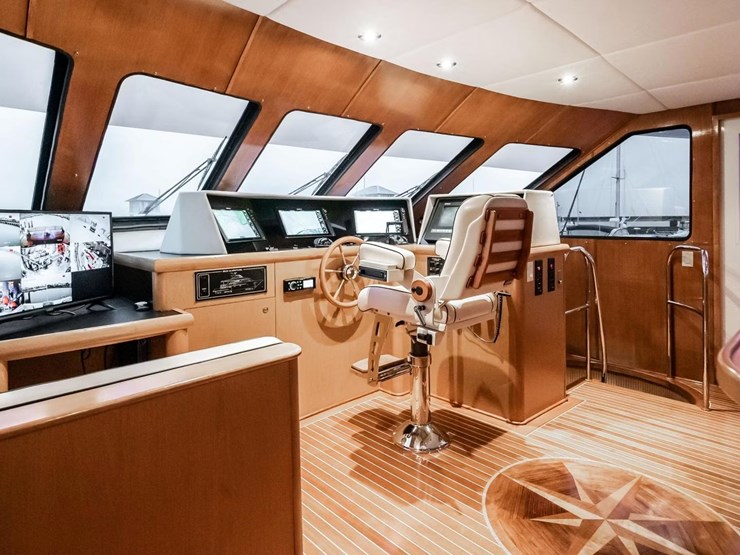 #18-•-2003-breaux-brothers-85'-yacht-|-"come-monday"-image-27