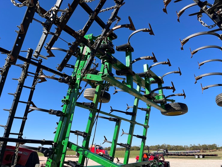 2014-john-deere-2210-image-11