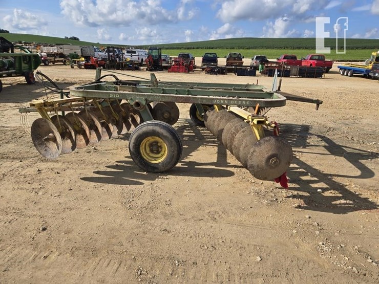 john-deere-210-image-11