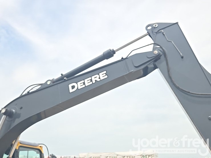 2022-deere-130g-image-45