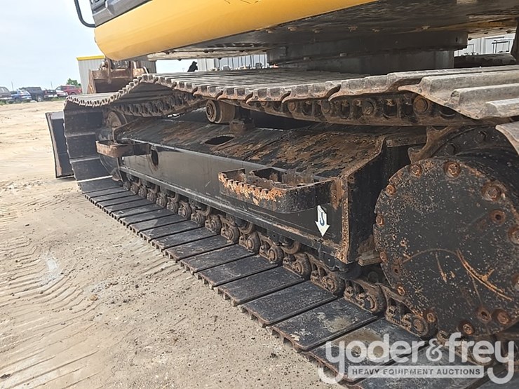 2022-deere-130g-image-18