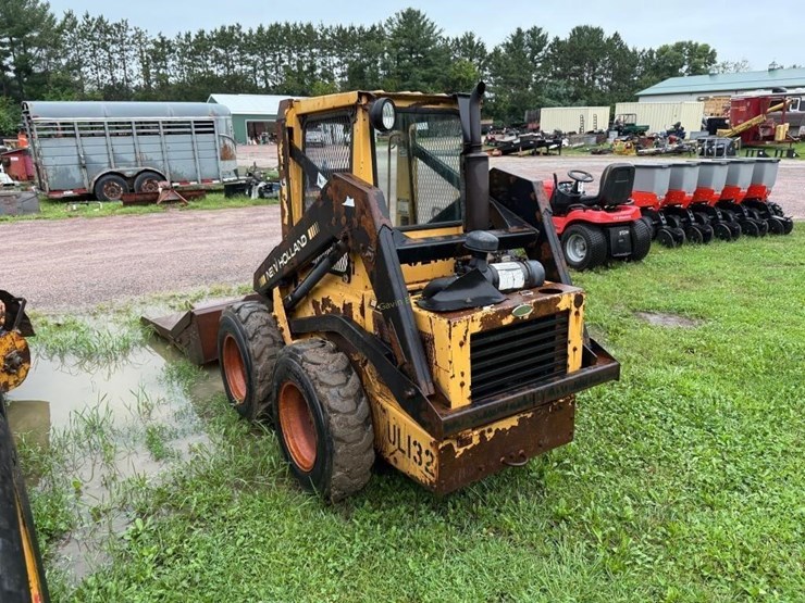 new-holland-l455-image-9