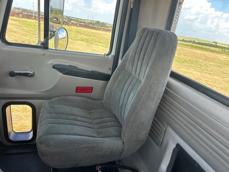 2001-mack-ch613-image-22