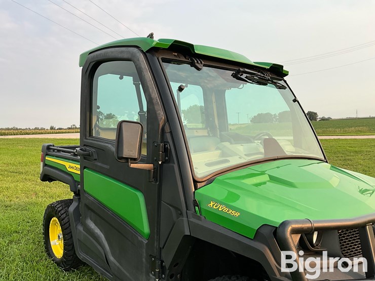 2021-john-deere-gator-image-10