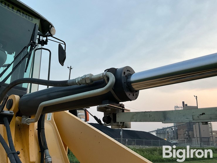 2010-new-holland-w130b-image-18