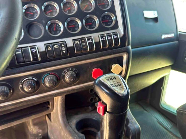 2015-kenworth-t800-image-12