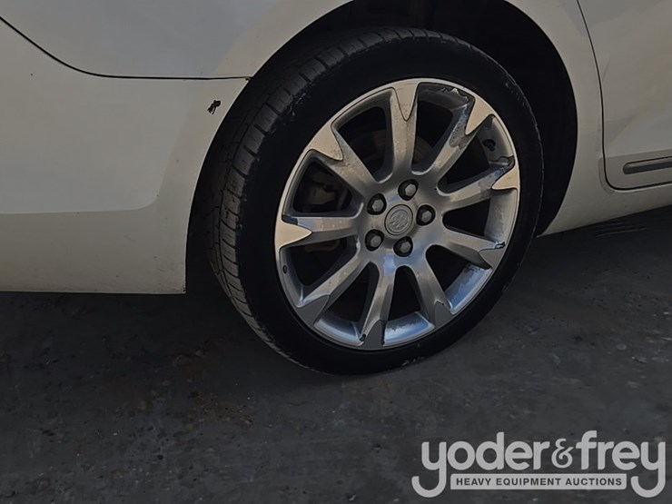 2010-buick-lacrosse-cxs-image-16