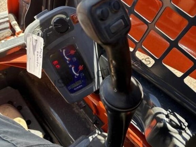 kubota-ssv65-image-18