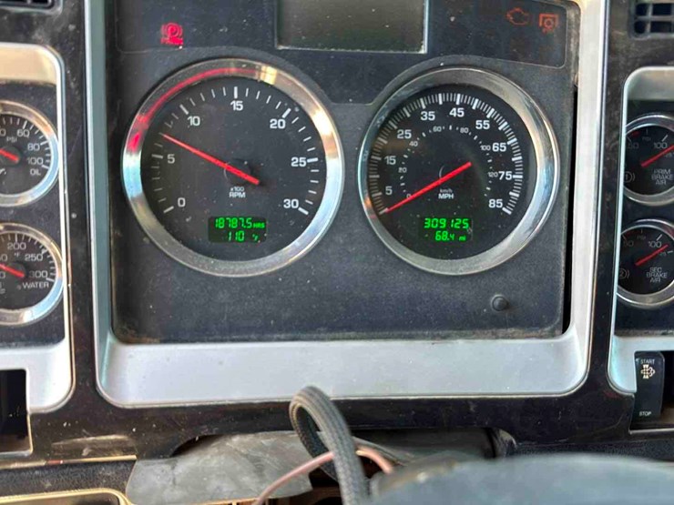 2015-kenworth-t800-image-11