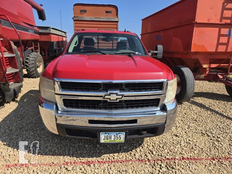 2008-chevrolet-silverado-2500hd-image-2