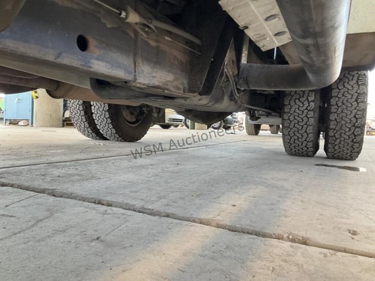2015-chevrolet-3500-image-27