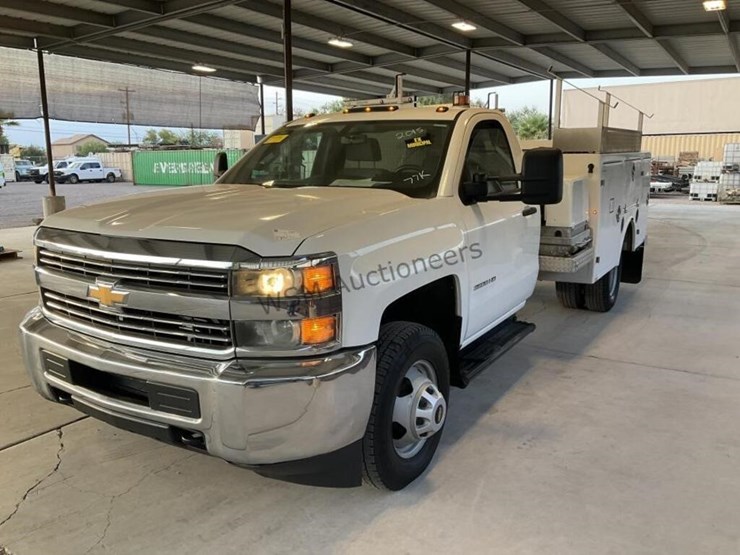 2015-chevrolet-silverado-3500hd-image-4