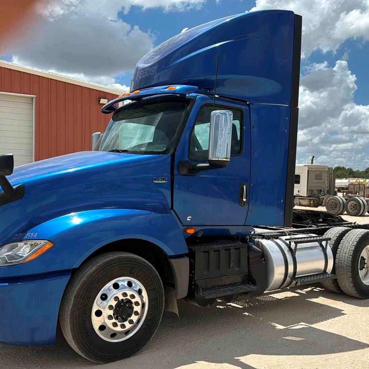 2020 INTERNATIONAL LT