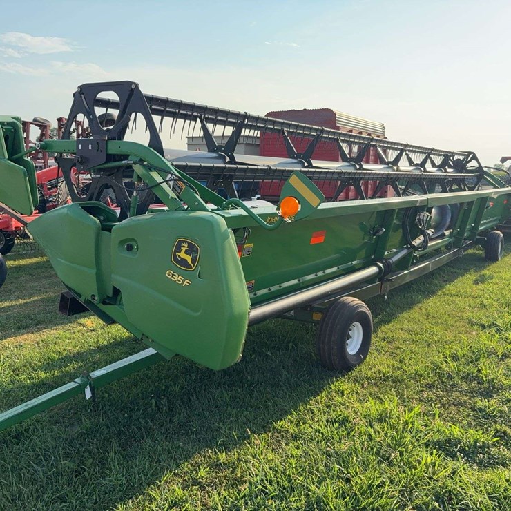 2010 JOHN DEERE 635F