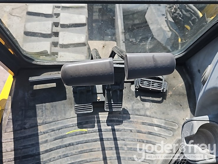 2015-deere-85g-image-37