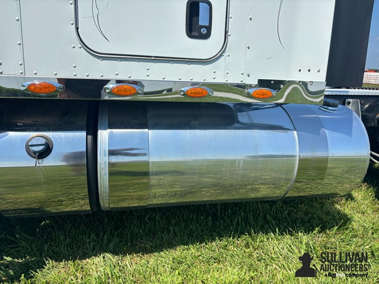 2019-kenworth-w900-image-17