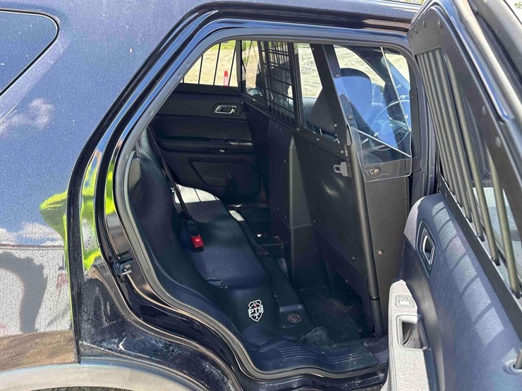 2019-ford-explorer-image-21