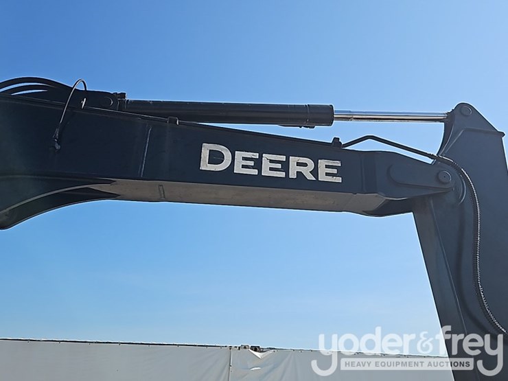 2015-deere-85g-image-16