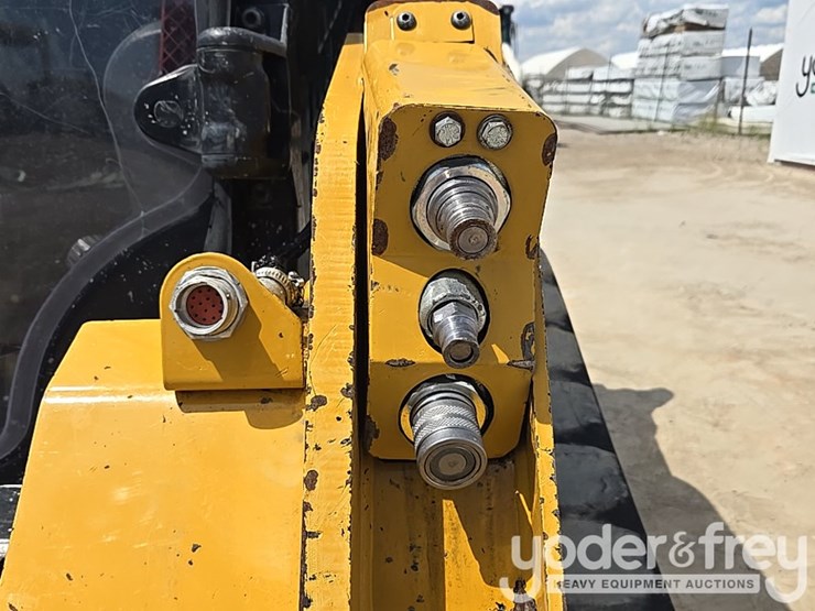 2022-caterpillar-259d3-image-26