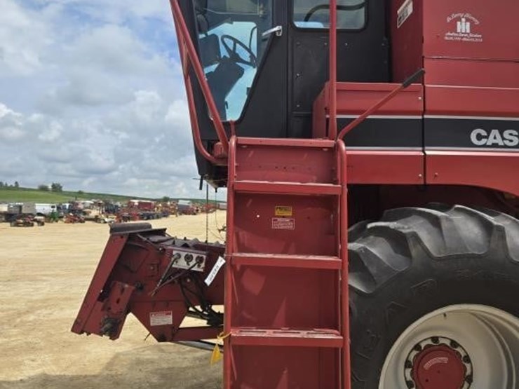 1992-case-ih-1660-image-21