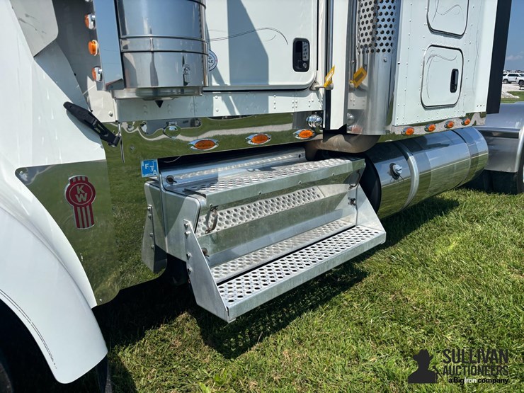 2019-kenworth-w900-image-12