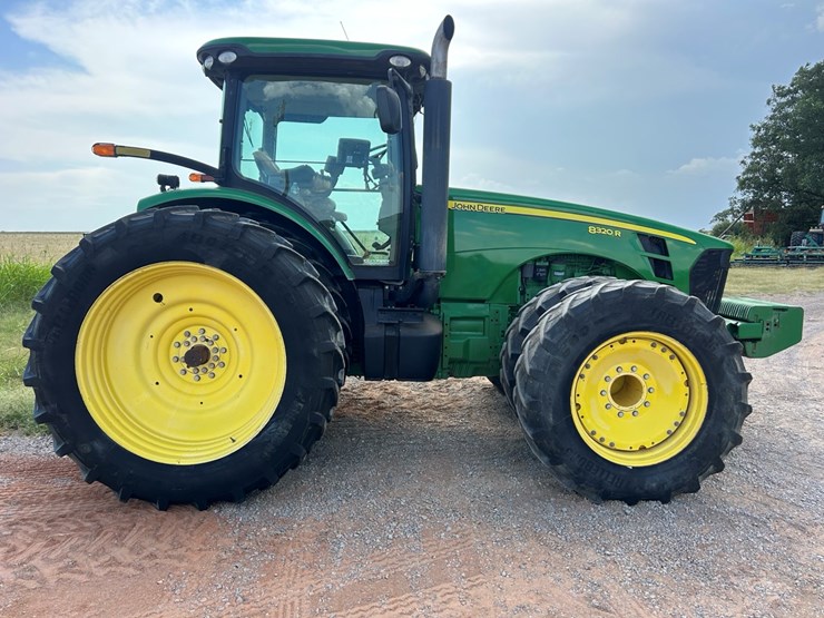 2010-john-deere-8320r-image-30