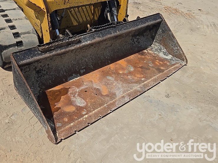 2022-caterpillar-259d3-image-10