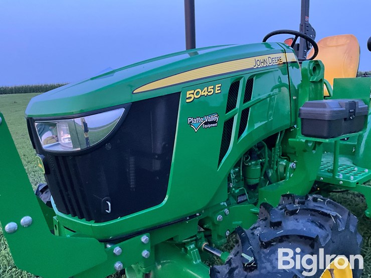2022-john-deere-5045e-image-9