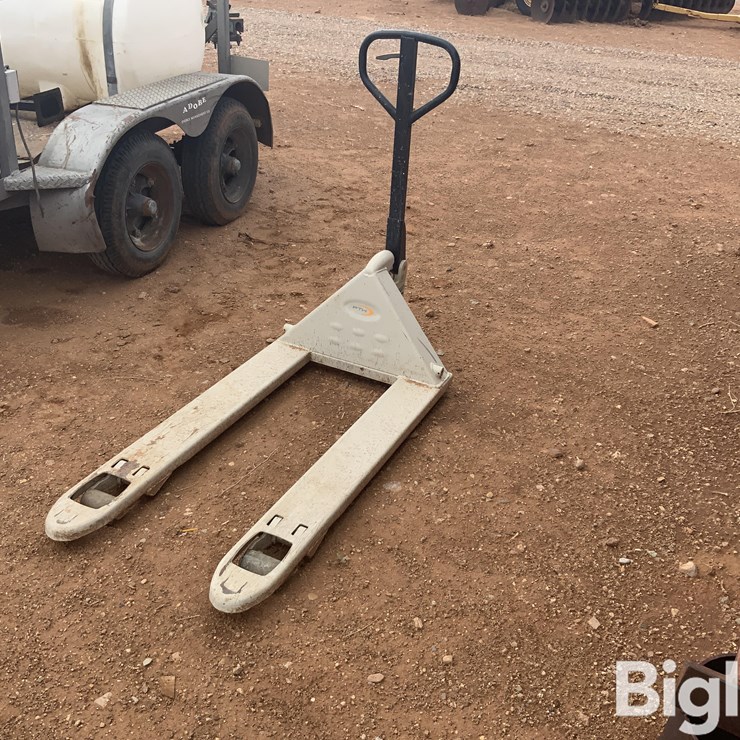 Crown Pallet Jack