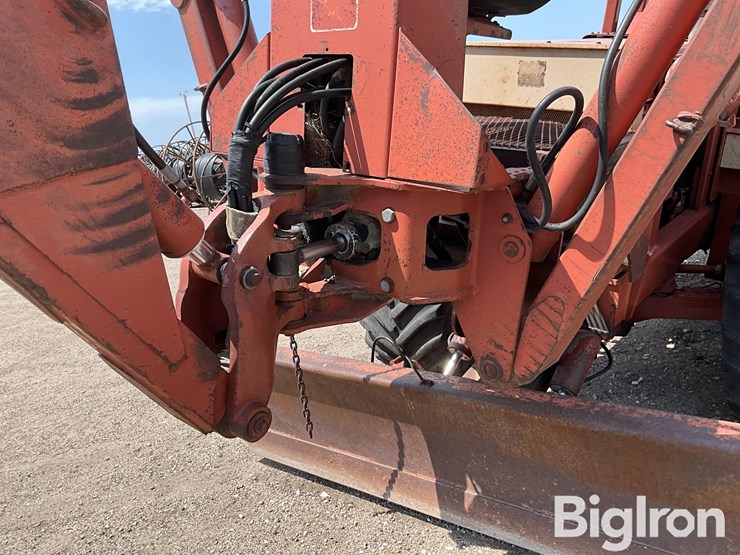 ditch-witch-r100-image-13
