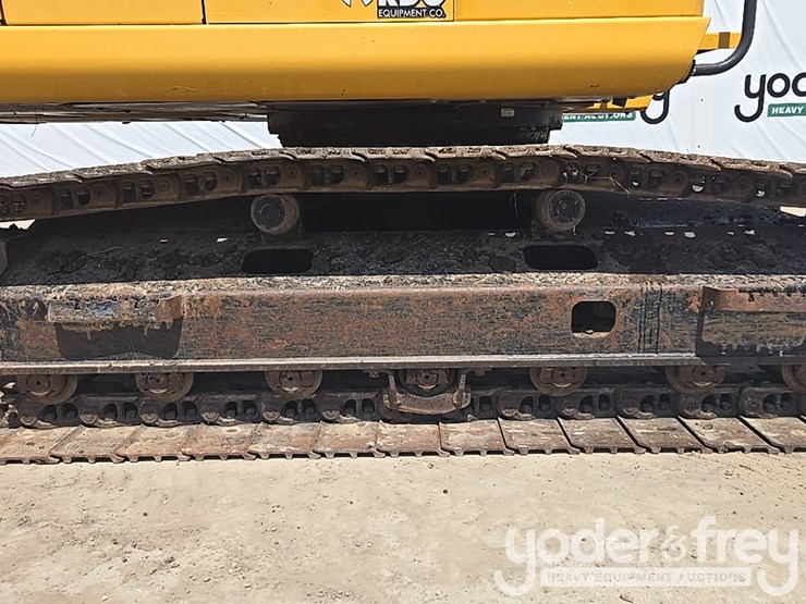 2017-deere-210g-lc-image-24