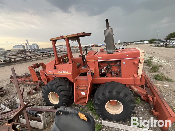 ditch-witch-r100-image-4
