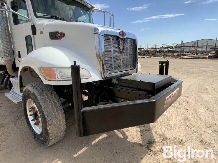 2017-peterbilt-348-image-11