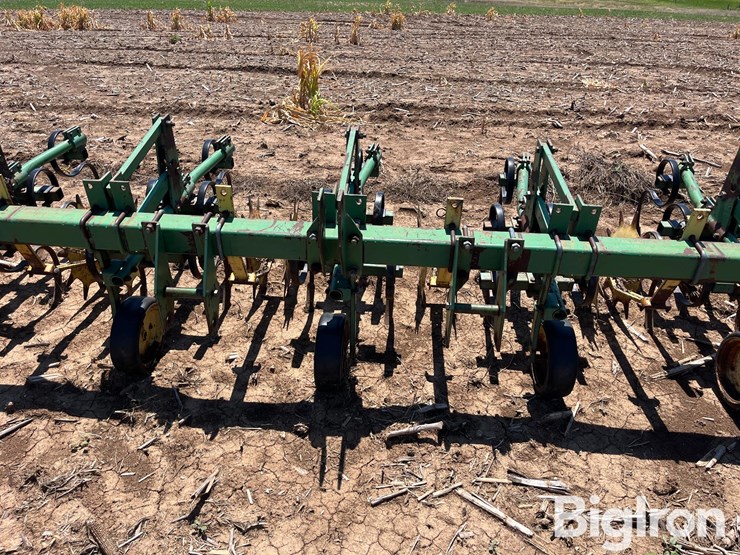 john-deere-cultivator-image-9