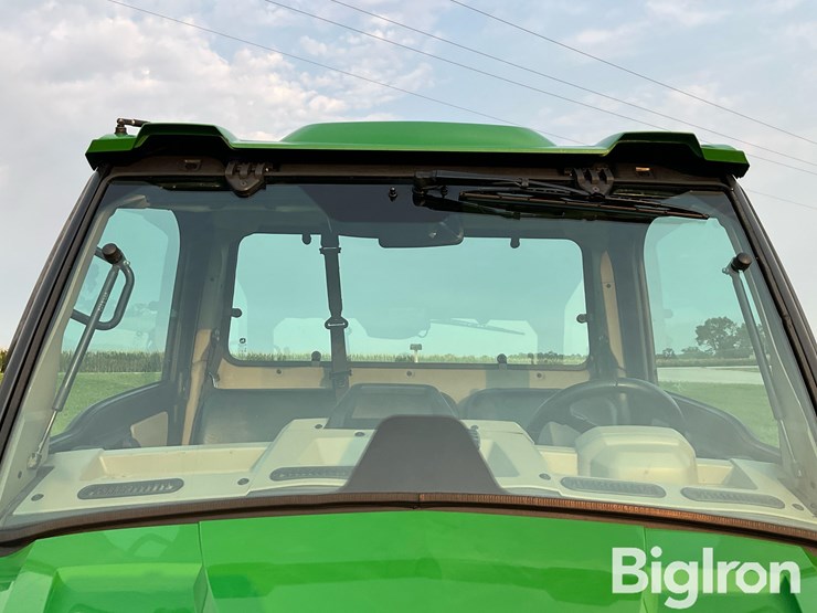 2021-john-deere-gator-image-14