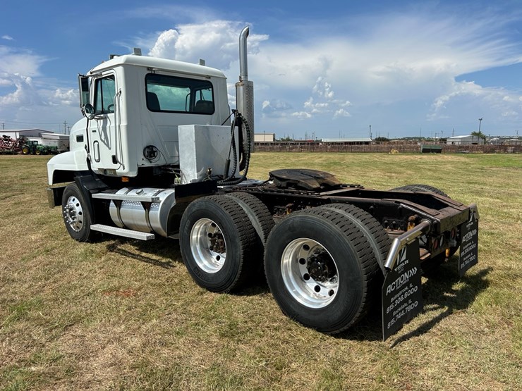 2001-mack-ch613-image-3